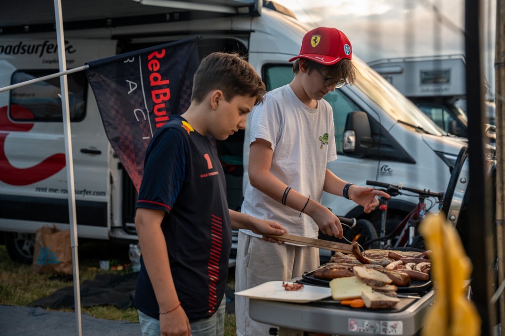 Gastrobereich am Campingplatz – Pizza und gute Laune am Abend